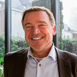 BSN Dean Toine van den Heuvel